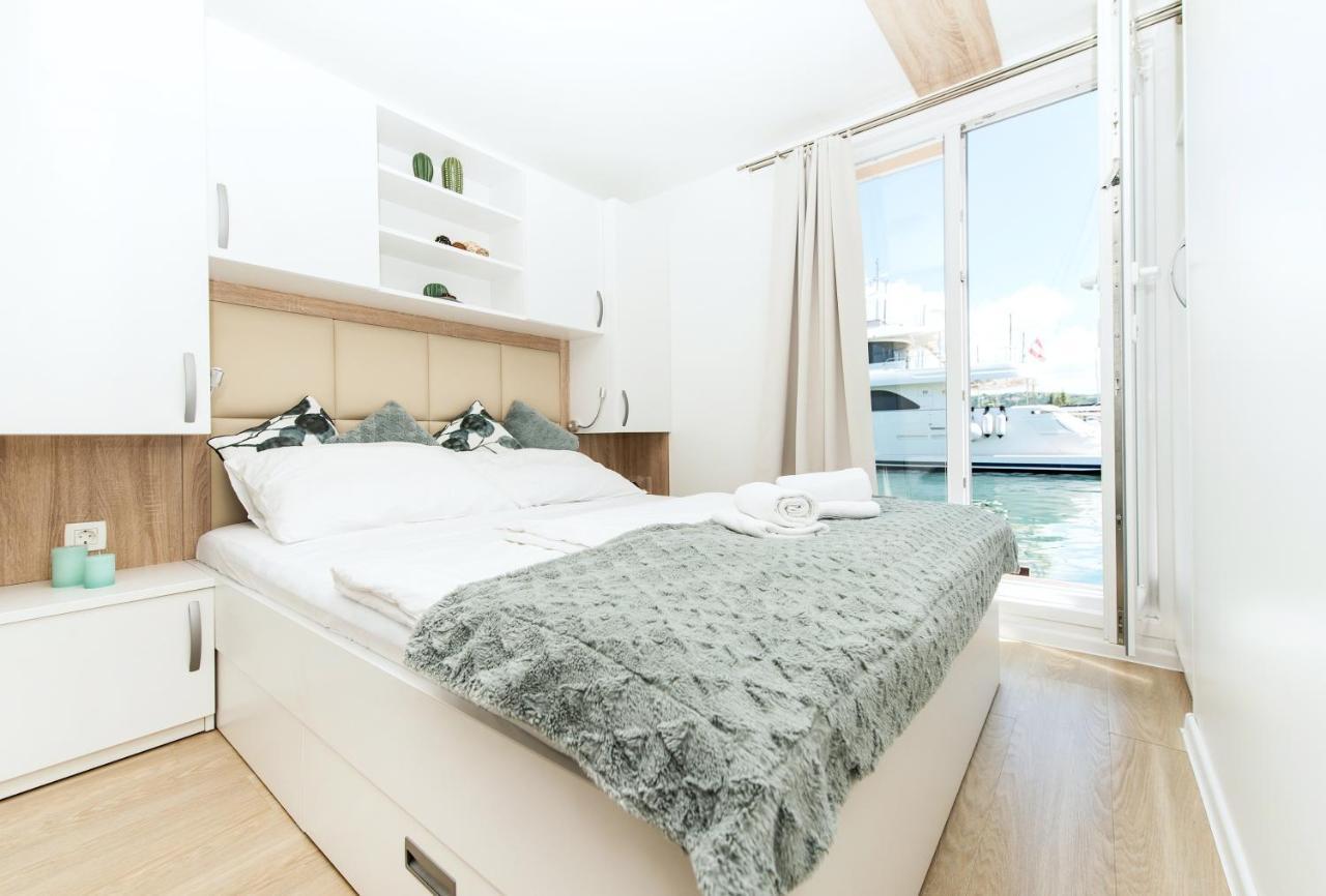 Marina Luxury Houseboat Olive Villa ปอร์โตรอซ ภายนอก รูปภาพ