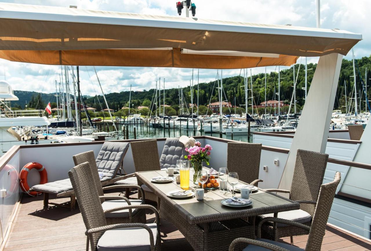 Marina Luxury Houseboat Olive Villa ปอร์โตรอซ ภายนอก รูปภาพ